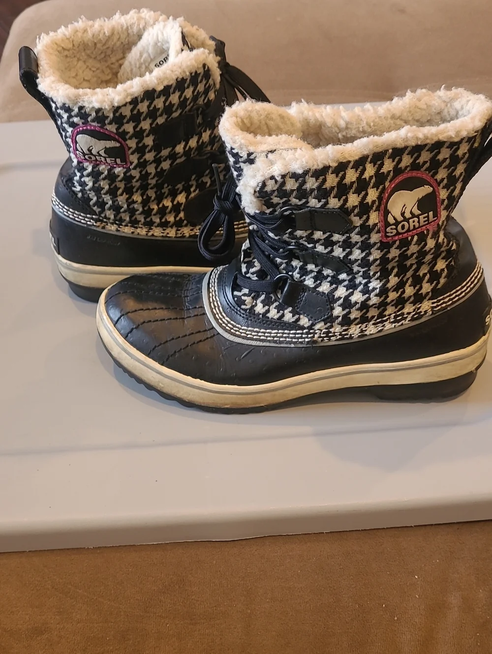 Sorel Black & White Houndstooth Lace-Up Winter Sherpa Lined Boots Size 8